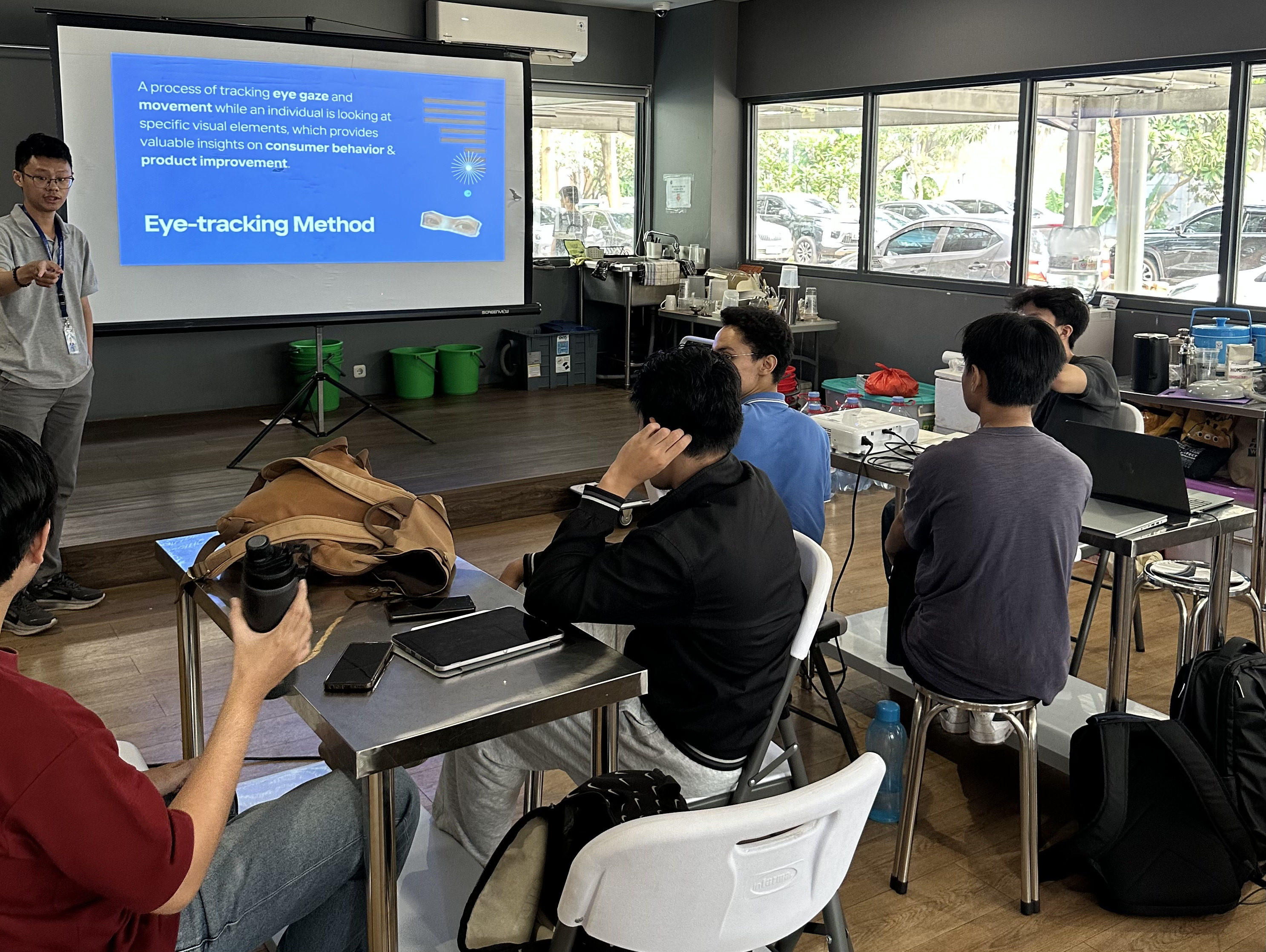 Penggunaan Teknologi Eye-tracking untuk Riset Bisnis & Konsumen dalam Workshop Eye-tracking