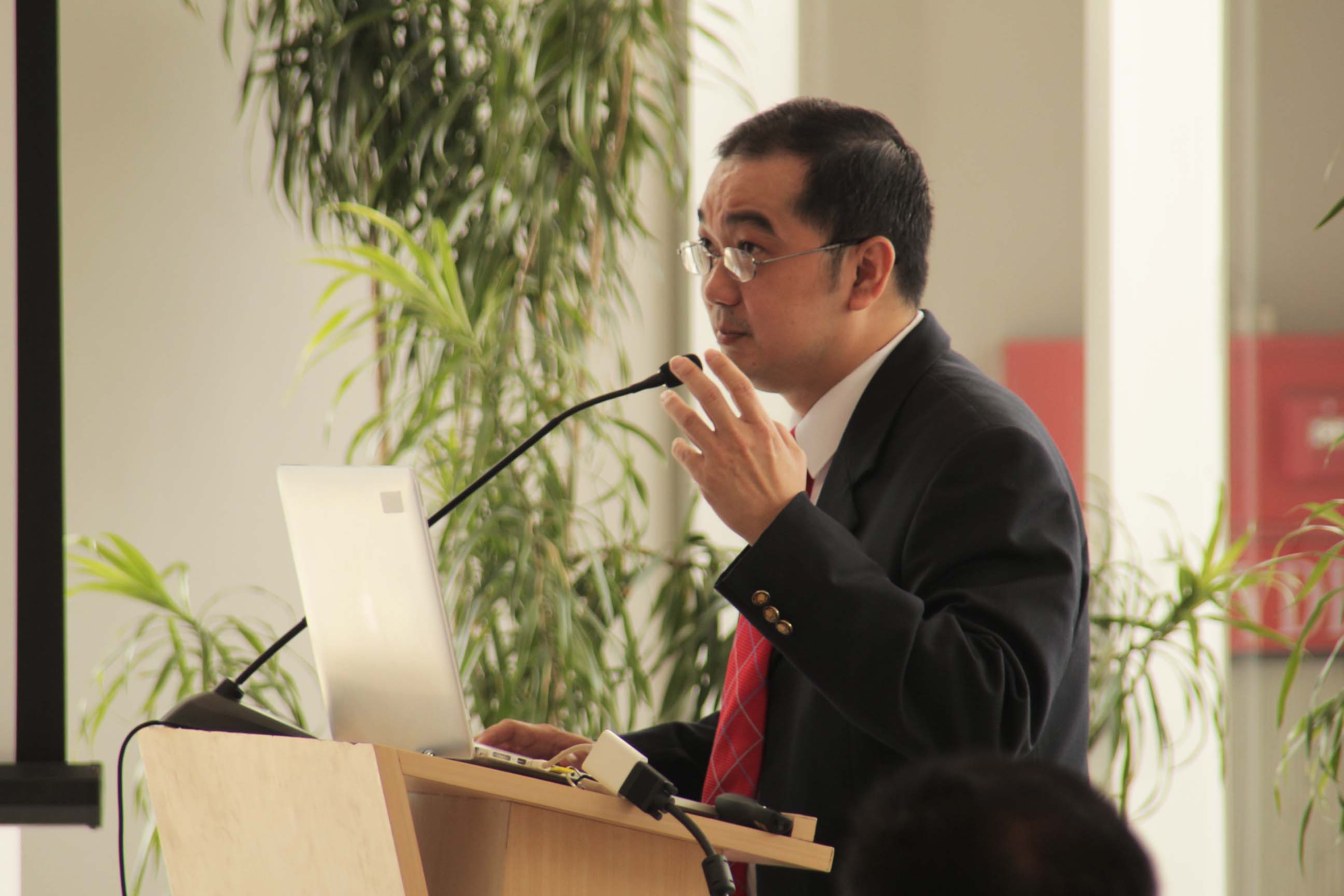 President Direktur First Media Group Menjadi Doktor Ketujuh BINUS University