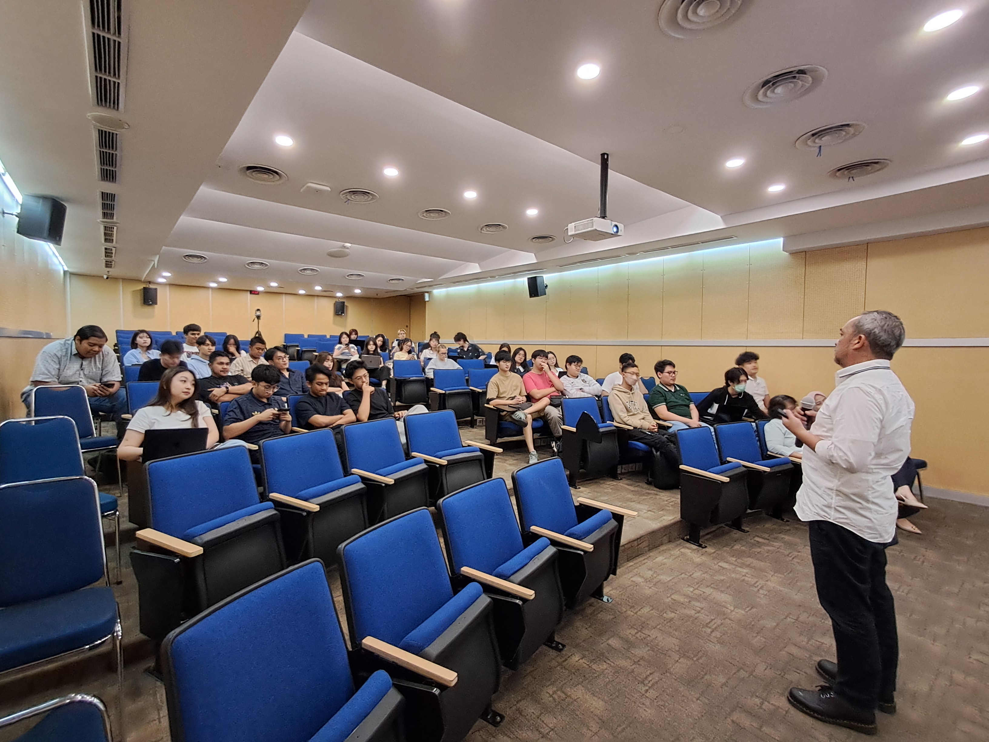 Business Sustainability Class on Indonesia’s Carbon Tax Policies