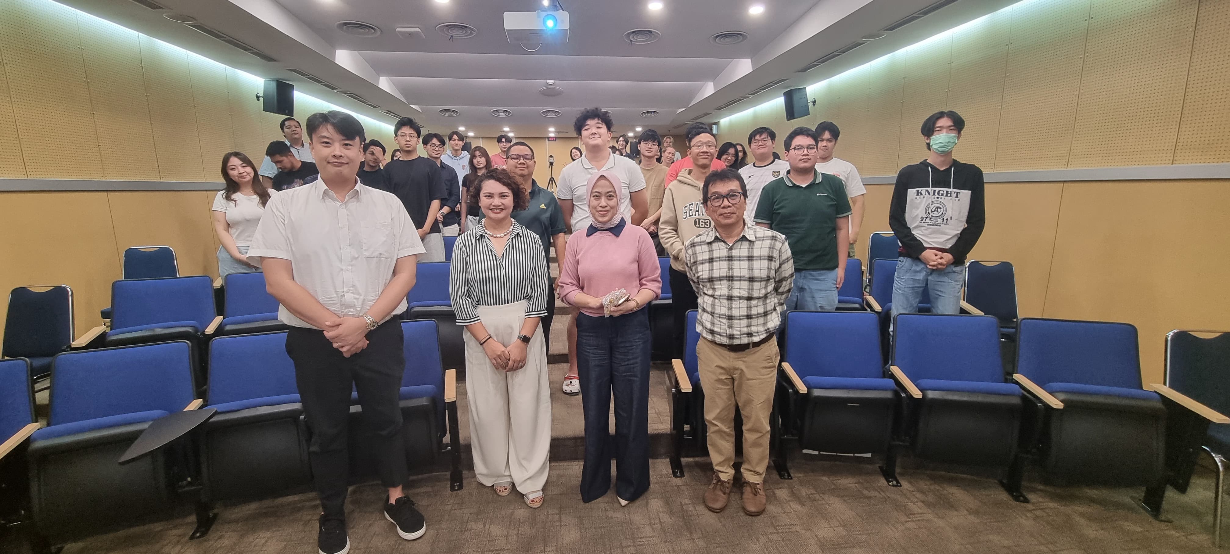 Business Sustainability Class with Rantai Tekstil Lestari (RTL) and H&M Indonesia