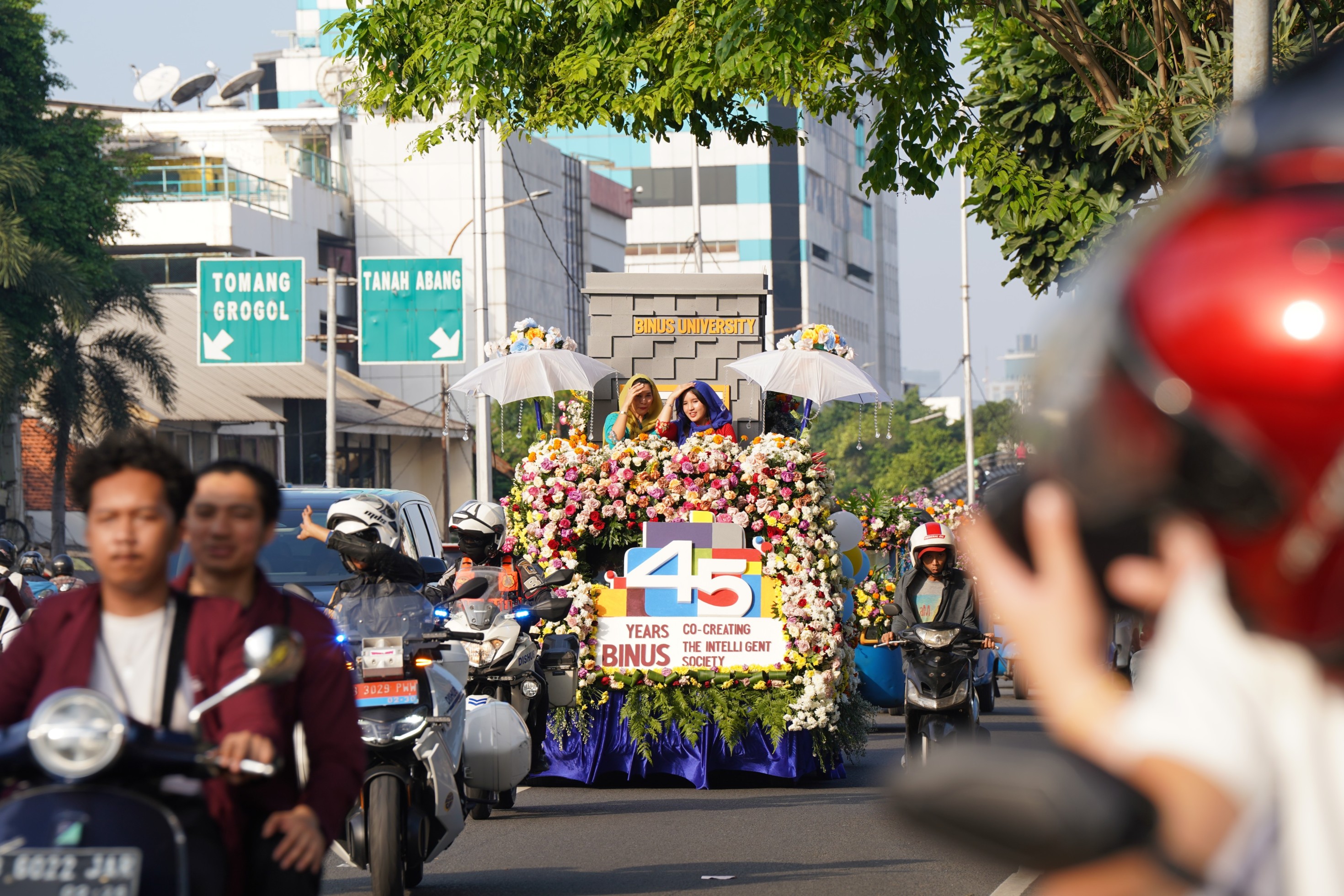 BINUS Dorong Transformasi Pasar Bunga Rawa Belong